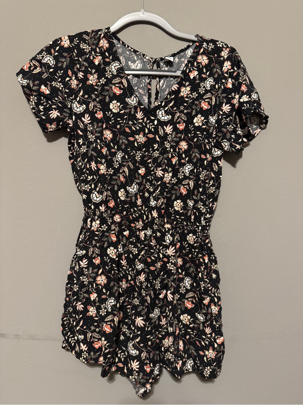 Old Navy Black Floral V‑Neck Short Sleeve Romper